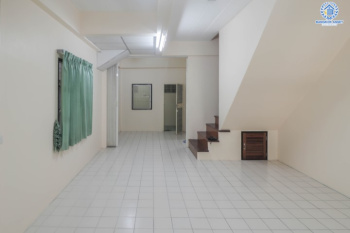 *****ทาวน์เฮ้าส์มือสองย่านนนทบุรี ม.พระปิ่น3 กาญจนาภิเษก บ้านพร้อมอยู่ ทำเลดี บนเนื้อที่ 24 ตร.ว. ฟังก์ชัน 2 ห้องนอน 2 ห้องน้ำ 2 ที่จอดรถ แถมฟรี! เครื่องปรับอากาศ 1 เครื่อง เชื่อมต่อถนนกาญจนาภิเษก และถนนรัตนาธิเบศร์ ใกล้เซ็นทรัลเวสต์เกต และรถไฟฟ้าสายสีม่วง "สถานีตลาดบางใหญ่"